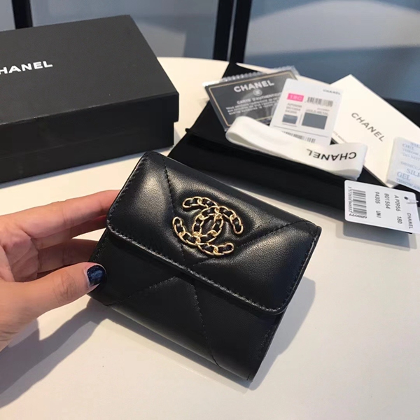 シャネル財布背面デザイン